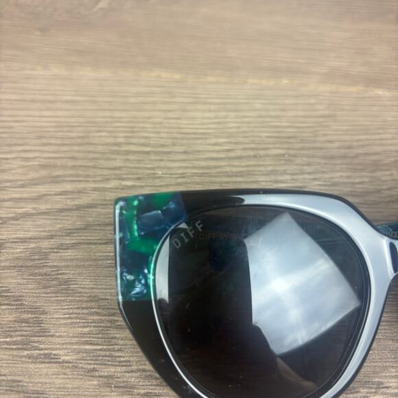 DIFF EYEWEAR IVY DE01-0439-IDGRN Women's Polarized Sunglasses 52-22-145 - Picture 10 of 10